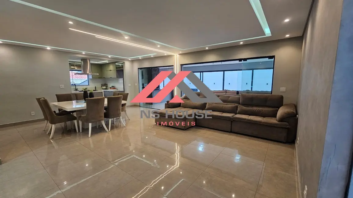 Casa com 3 quartos à venda, 350m2 em Jardim São Caetano, Sao Caetano Do Sul - SP - imagem 3 Foto 3 de Casa com 3 quartos à venda, 350m2 em Jardim São Caetano, Sao Caetano Do Sul - SP