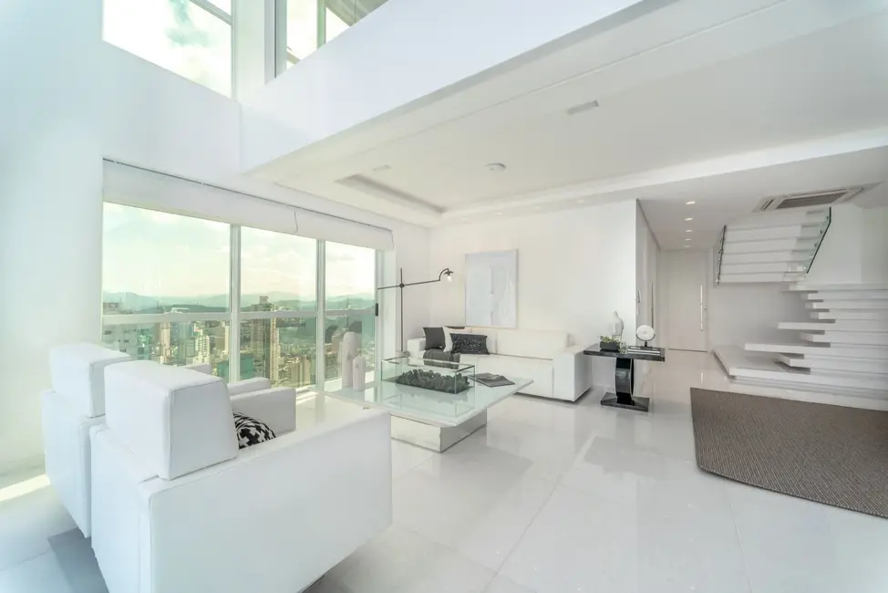 Cobertura com 3 quartos à venda, 835m2 em Centro, Balneario Camboriu - SC - imagem 4 Foto 4 de Cobertura com 3 quartos à venda, 835m2 em Centro, Balneario Camboriu - SC