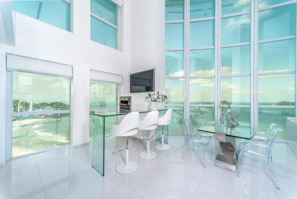 Cobertura com 3 quartos à venda, 835m2 em Centro, Balneario Camboriu - SC - imagem 9 Foto 9 de Cobertura com 3 quartos à venda, 835m2 em Centro, Balneario Camboriu - SC