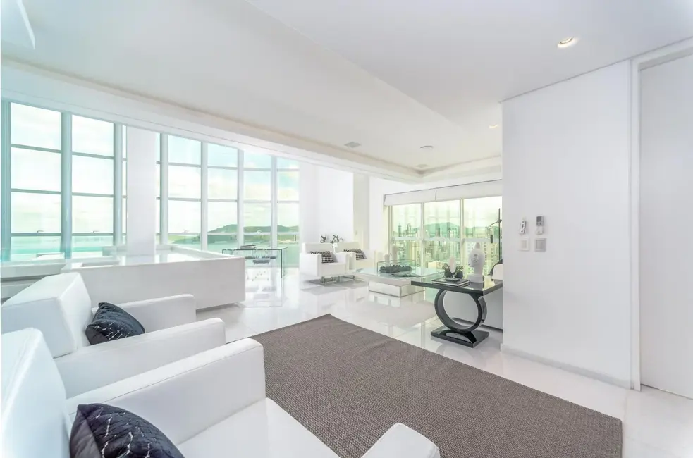 Cobertura com 3 quartos à venda, 835m2 em Centro, Balneario Camboriu - SC - imagem 3 Foto 3 de Cobertura com 3 quartos à venda, 835m2 em Centro, Balneario Camboriu - SC