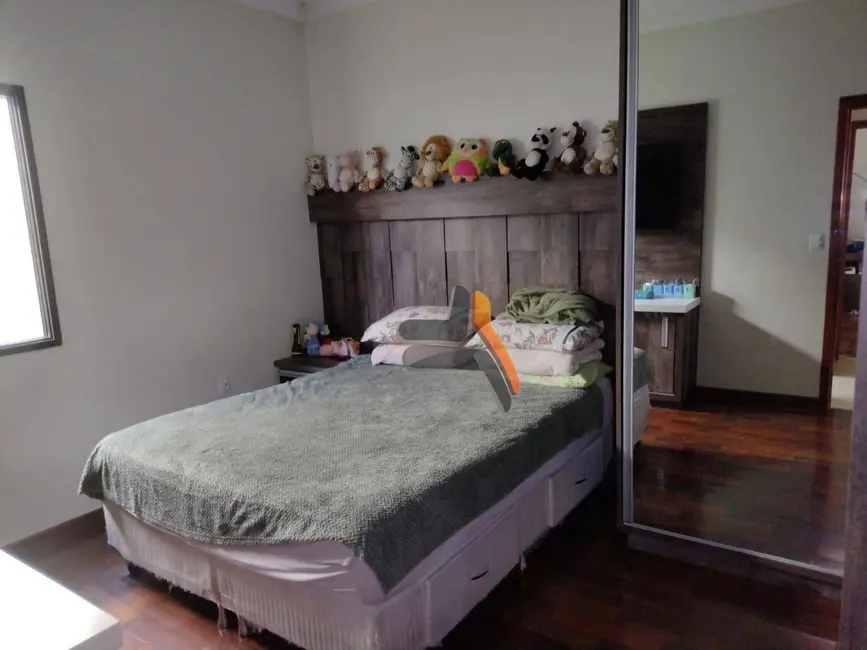 Foto 2 de Casa com 4 quartos à venda, 434m2 em Jardim Celani, Salto - SP