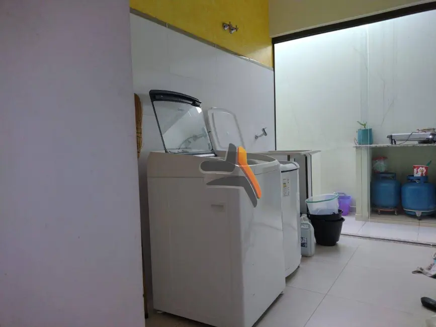 Foto 4 de Casa com 4 quartos à venda, 434m2 em Jardim Celani, Salto - SP