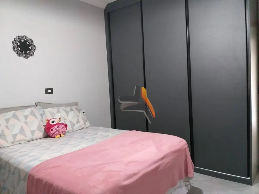 Foto 3 de Casa com 3 quartos à venda, 275m2 em Jardim Celani, Salto - SP