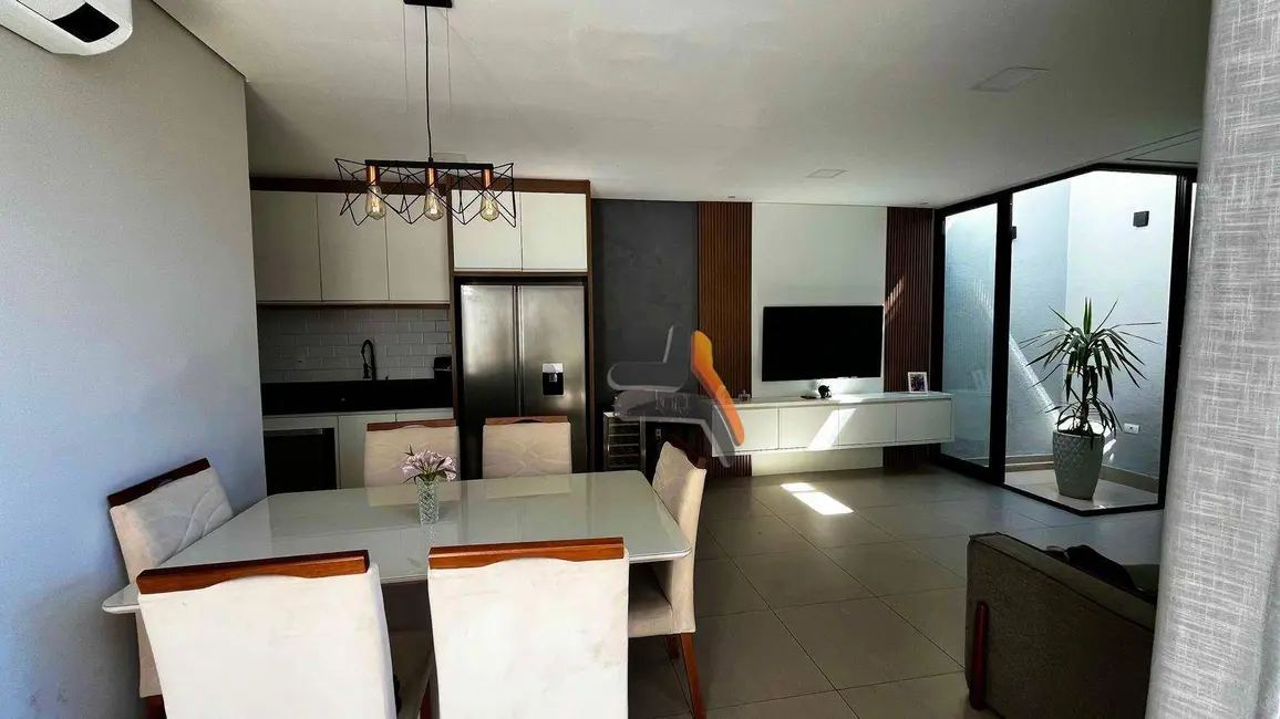 Foto 2 de Casa de Condomínio com 2 quartos à venda, 175m2 em Loteamento Terras de São Pedro e São Paulo, Salto - SP