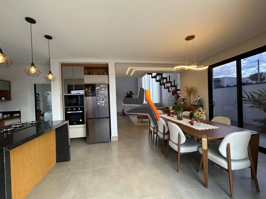 Foto 8 de Sobrado com 3 quartos à venda, 300m2 em Salto - SP