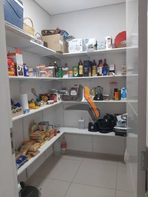 Sobrado com 3 quartos à venda, 250m2 em Loteamento Terras de São Pedro e São Paulo, Salto - SP - imagem 6 Foto 6 de Sobrado com 3 quartos à venda, 250m2 em Loteamento Terras de São Pedro e São Paulo, Salto - SP