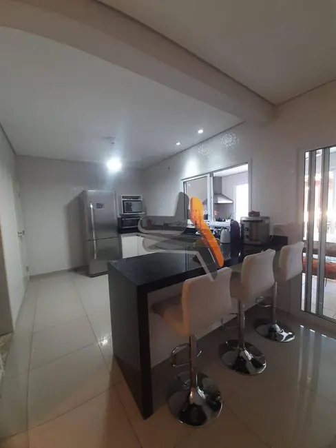 Sobrado com 3 quartos à venda, 250m2 em Loteamento Terras de São Pedro e São Paulo, Salto - SP - imagem 8 Foto 8 de Sobrado com 3 quartos à venda, 250m2 em Loteamento Terras de São Pedro e São Paulo, Salto - SP