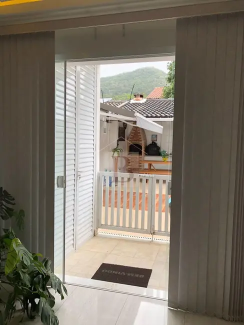 Foto 5 de Casa com 4 quartos à venda, 200m2 em Piratininga, Niteroi - RJ