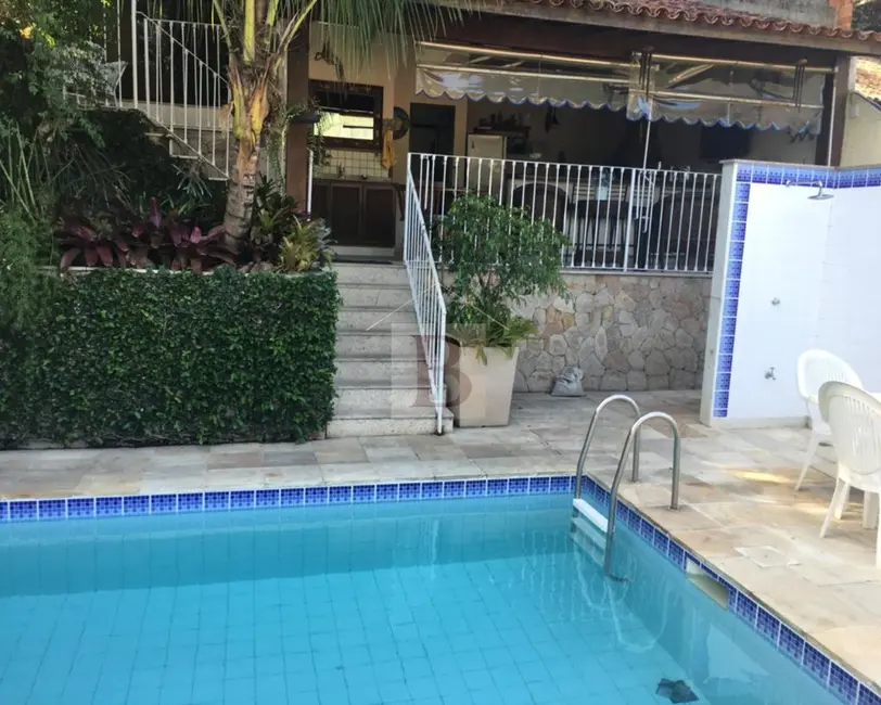 Foto 1 de Casa com 4 quartos à venda, 240m2 em São Francisco, Niteroi - RJ