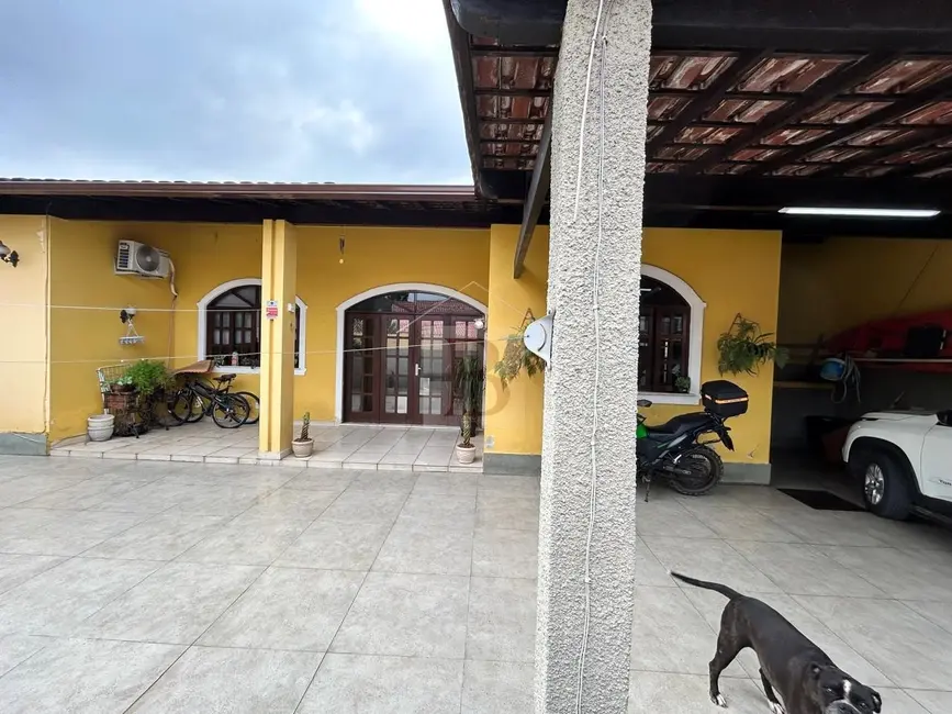 Casa com 4 quartos à venda, 202m2 em Itaipu, Niteroi - RJ - imagem 2 Foto 2 de Casa com 4 quartos à venda, 202m2 em Itaipu, Niteroi - RJ