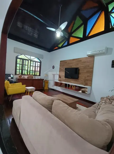 Casa com 4 quartos à venda, 202m2 em Itaipu, Niteroi - RJ - imagem 5 Foto 5 de Casa com 4 quartos à venda, 202m2 em Itaipu, Niteroi - RJ