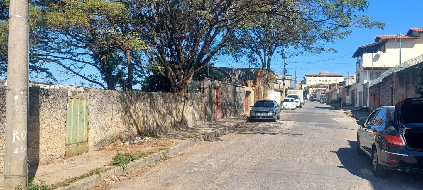 Foto 2 de Terreno / Lote à venda, 360m2 em Contagem - MG