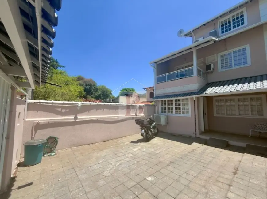 Foto 4 de Casa com 4 quartos à venda, 392m2 em Piratininga, Niteroi - RJ