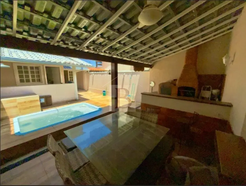Foto 1 de Casa com 4 quartos à venda, 392m2 em Piratininga, Niteroi - RJ