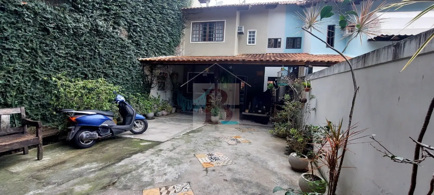Foto 2 de Casa com 3 quartos à venda, 120m2 em Piratininga, Niteroi - RJ