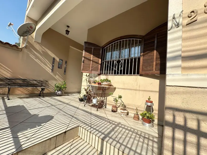 Casa com 4 quartos à venda, 289m2 em Santa Rosa, Niteroi - RJ - imagem 1 Foto 1 de Casa com 4 quartos à venda, 289m2 em Santa Rosa, Niteroi - RJ