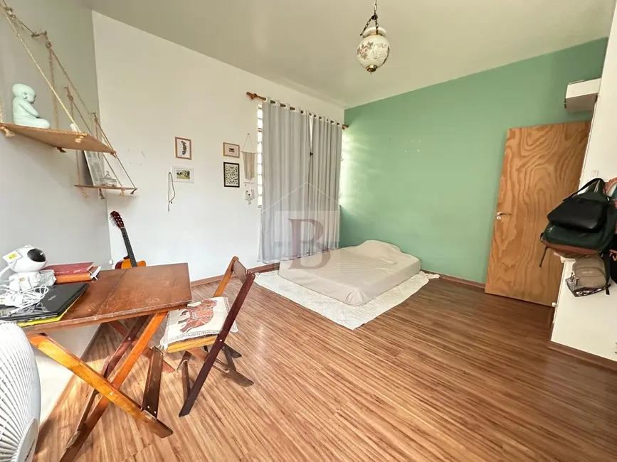 Casa com 4 quartos à venda, 289m2 em Santa Rosa, Niteroi - RJ - imagem 3 Foto 3 de Casa com 4 quartos à venda, 289m2 em Santa Rosa, Niteroi - RJ