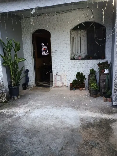 Foto 2 de Casa com 2 quartos à venda, 200m2 em Vista Alegre, Sao Goncalo - RJ