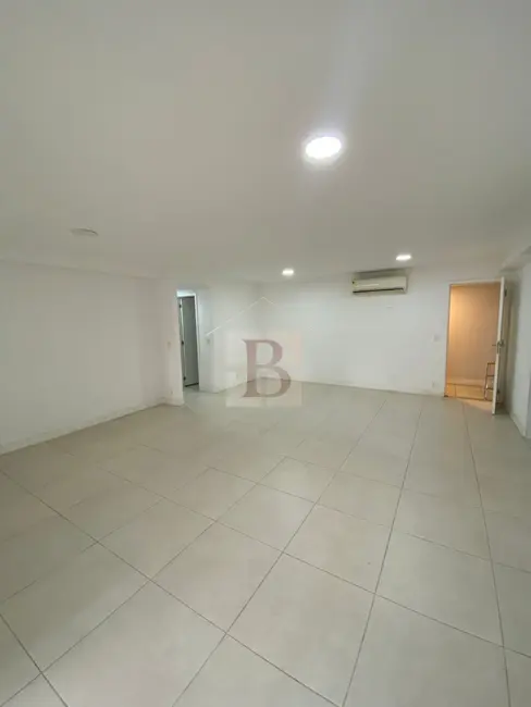 Apartamento com 3 quartos à venda, 112m2 em Icaraí, Niteroi - RJ - imagem 2 Foto 2 de Apartamento com 3 quartos à venda, 112m2 em Icaraí, Niteroi - RJ