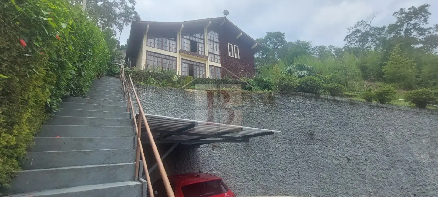 Foto 2 de Casa com 3 quartos à venda, 150m2 em Nova Friburgo - RJ