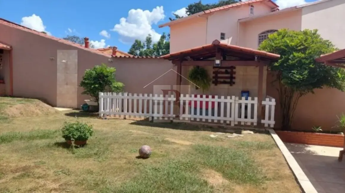 Foto 2 de Casa com 4 quartos à venda, 160m2 em Contagem - MG