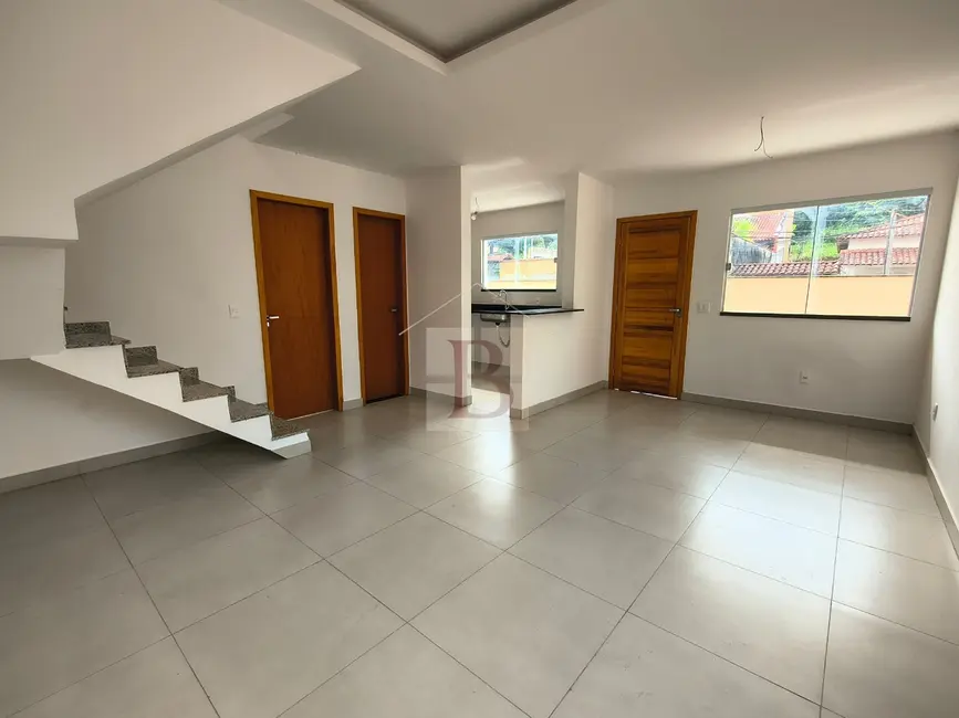 Casa de Condomínio com 3 quartos à venda, 170m2 em Barroco (Itaipuaçu), Marica - RJ - imagem 1 Foto 1 de Casa de Condomínio com 3 quartos à venda, 170m2 em Barroco (Itaipuaçu), Marica - RJ