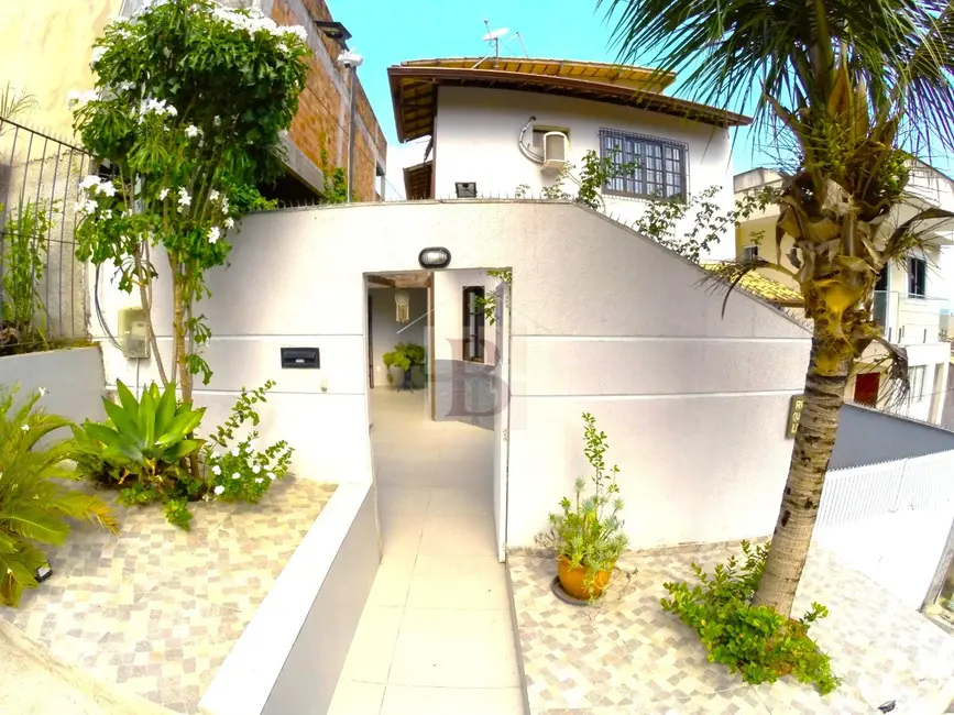 Foto 2 de Casa com 3 quartos à venda, 140m2 em Niteroi - RJ