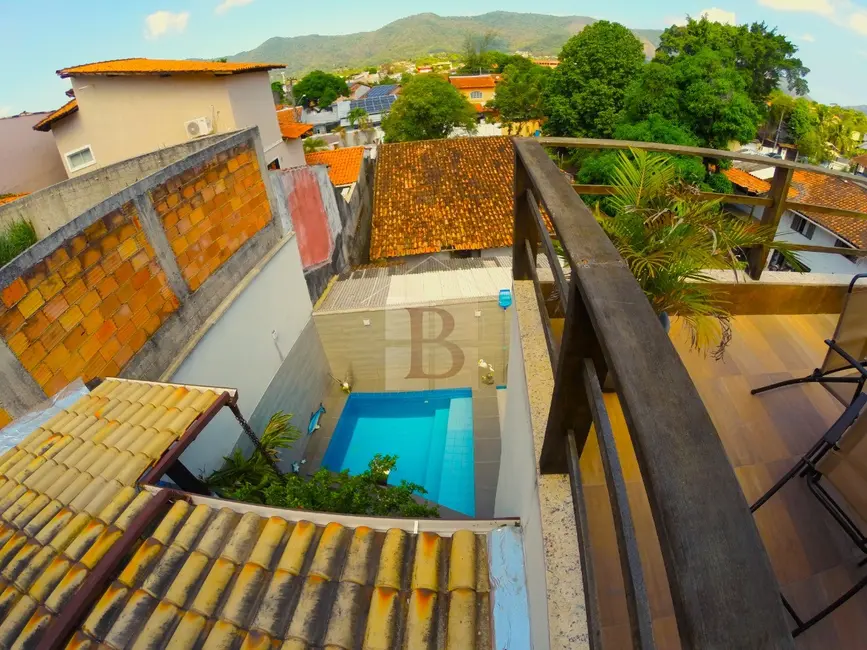 Foto 1 de Casa com 3 quartos à venda, 140m2 em Niteroi - RJ