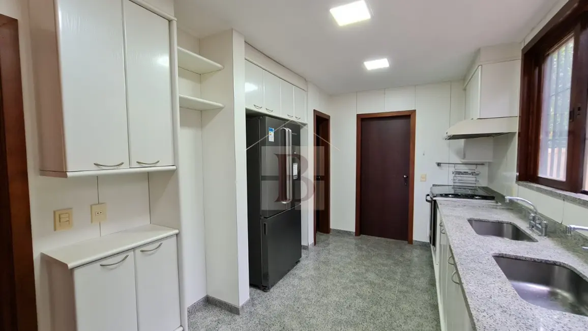 Foto 9 de Casa com 5 quartos à venda, 600m2 em Itacoatiara, Niteroi - RJ