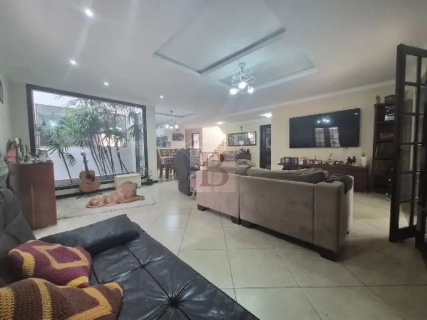 Casa de Condomínio com 4 quartos à venda, 385m2 em Colubande, Sao Goncalo - RJ - imagem 6 Foto 6 de Casa de Condomínio com 4 quartos à venda, 385m2 em Colubande, Sao Goncalo - RJ