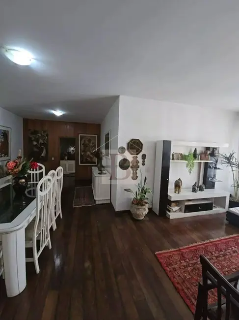 Apartamento com 4 quartos à venda, 250m2 em Icaraí, Niteroi - RJ - imagem 3 Foto 3 de Apartamento com 4 quartos à venda, 250m2 em Icaraí, Niteroi - RJ