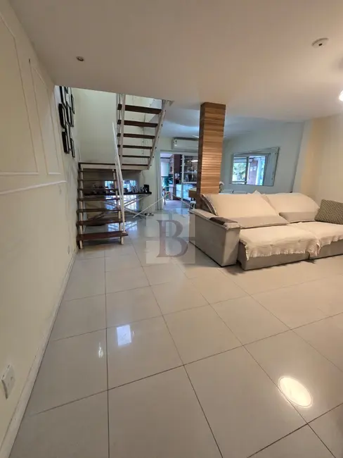 Casa com 4 quartos à venda, 360m2 em Santo Antônio, Niteroi - RJ - imagem 3 Foto 3 de Casa com 4 quartos à venda, 360m2 em Santo Antônio, Niteroi - RJ