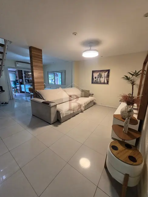 Casa com 4 quartos à venda, 360m2 em Santo Antônio, Niteroi - RJ - imagem 2 Foto 2 de Casa com 4 quartos à venda, 360m2 em Santo Antônio, Niteroi - RJ
