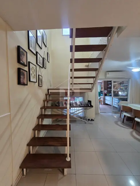 Casa com 4 quartos à venda, 360m2 em Santo Antônio, Niteroi - RJ - imagem 4 Foto 4 de Casa com 4 quartos à venda, 360m2 em Santo Antônio, Niteroi - RJ