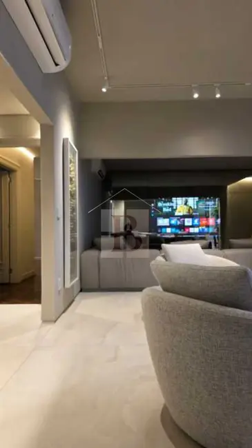 Apartamento com 3 quartos à venda, 240m2 em Copacabana, Rio De Janeiro - RJ - imagem 2 Foto 2 de Apartamento com 3 quartos à venda, 240m2 em Copacabana, Rio De Janeiro - RJ