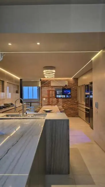 Apartamento com 3 quartos à venda, 240m2 em Copacabana, Rio De Janeiro - RJ - imagem 8 Foto 8 de Apartamento com 3 quartos à venda, 240m2 em Copacabana, Rio De Janeiro - RJ