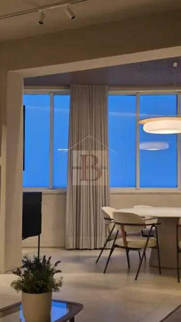 Apartamento com 3 quartos à venda, 240m2 em Copacabana, Rio De Janeiro - RJ - imagem 7 Foto 7 de Apartamento com 3 quartos à venda, 240m2 em Copacabana, Rio De Janeiro - RJ