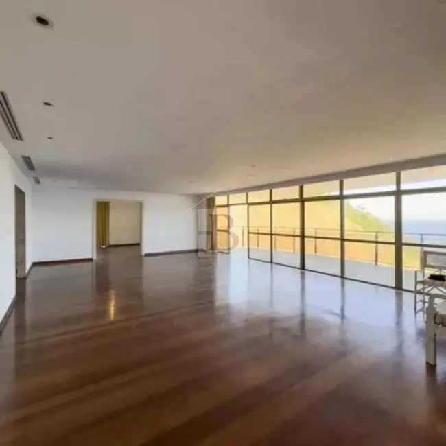 Apartamento com 4 quartos à venda, 270m2 em Copacabana, Rio De Janeiro - RJ - imagem 4 Foto 4 de Apartamento com 4 quartos à venda, 270m2 em Copacabana, Rio De Janeiro - RJ