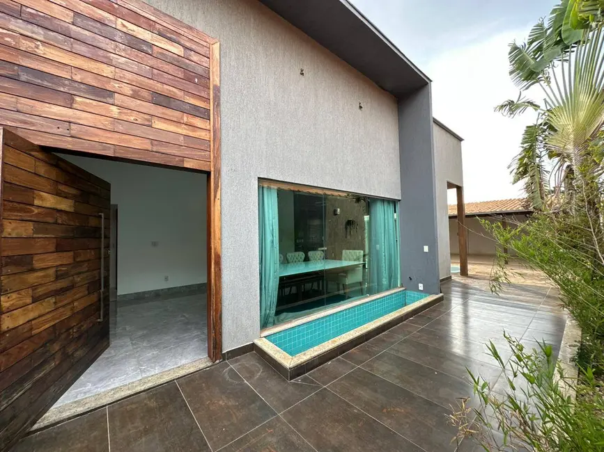 Foto 2 de Casa com 2 quartos à venda, 390m2 em Parque Floresta, Aparecida De Goiania - GO