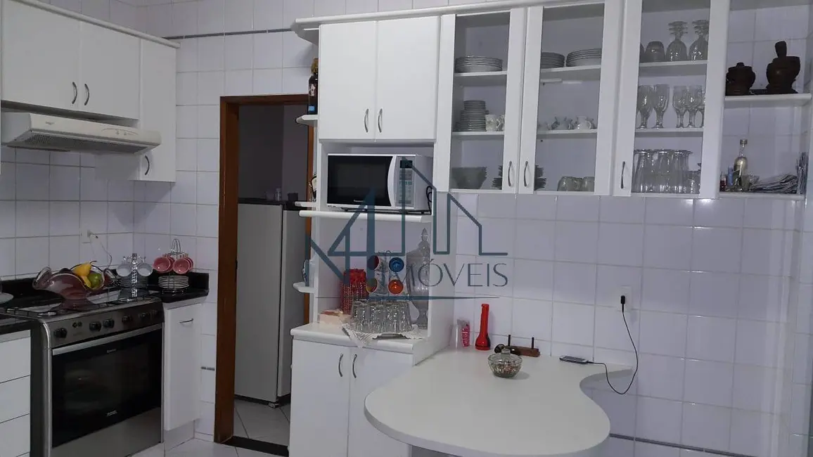 Sobrado com 3 quartos à venda, 864m2 em Setor Araguaia, Aparecida De Goiania - GO - imagem 9 Foto 9 de Sobrado com 3 quartos à venda, 864m2 em Setor Araguaia, Aparecida De Goiania - GO