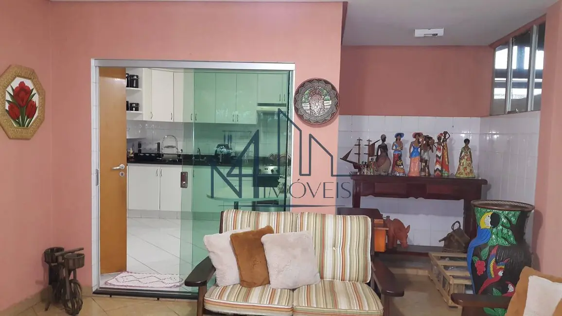 Sobrado com 3 quartos à venda, 864m2 em Setor Araguaia, Aparecida De Goiania - GO - imagem 8 Foto 8 de Sobrado com 3 quartos à venda, 864m2 em Setor Araguaia, Aparecida De Goiania - GO