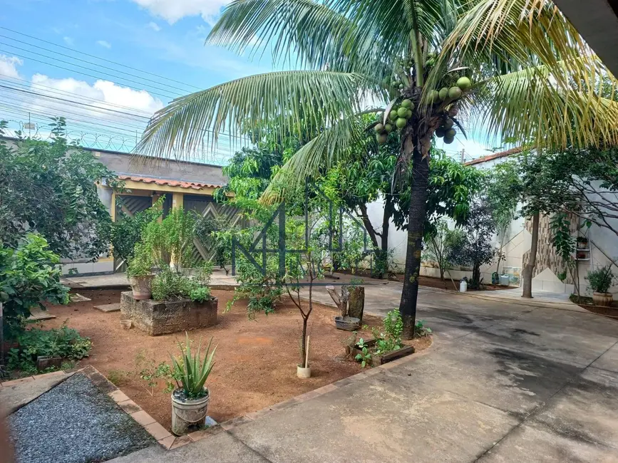 Casa com 3 quartos à venda, 360m2 em Parque Santa Cecília, Aparecida De Goiania - GO - imagem 4 Foto 4 de Casa com 3 quartos à venda, 360m2 em Parque Santa Cecília, Aparecida De Goiania - GO
