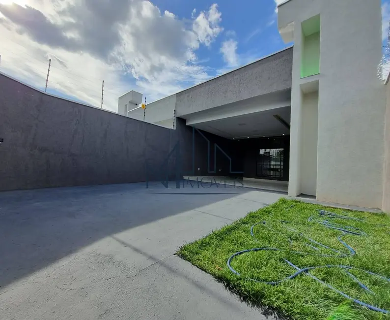 Foto 2 de Casa com 3 quartos à venda, 250m2 em Aparecida De Goiania - GO