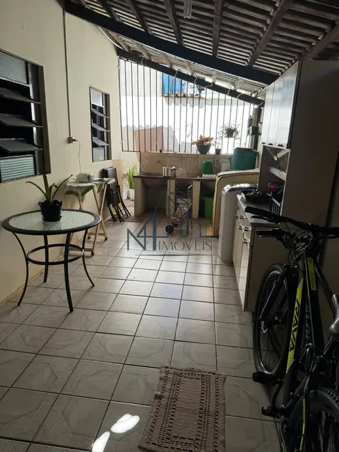 Casa com 3 quartos à venda, 429m2 em Setor Coimbra, Goiania - GO - imagem 8 Foto 8 de Casa com 3 quartos à venda, 429m2 em Setor Coimbra, Goiania - GO