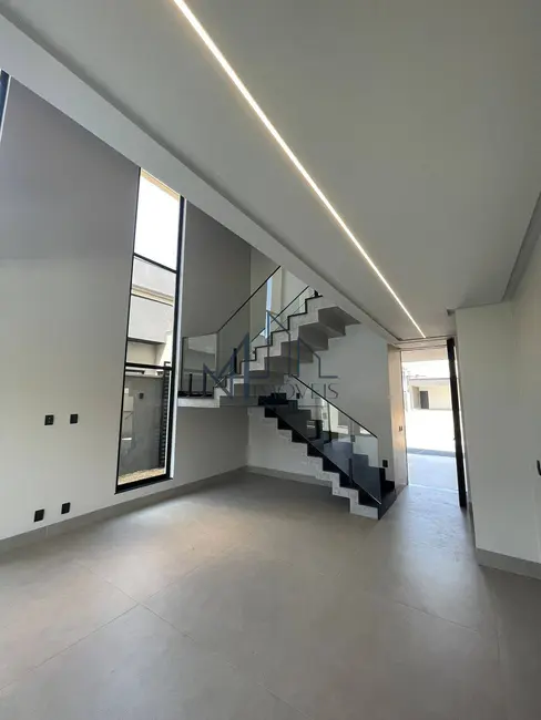 Foto 2 de Sobrado com 5 quartos à venda, 315m2 em Residencial Araguaia, Aparecida De Goiania - GO