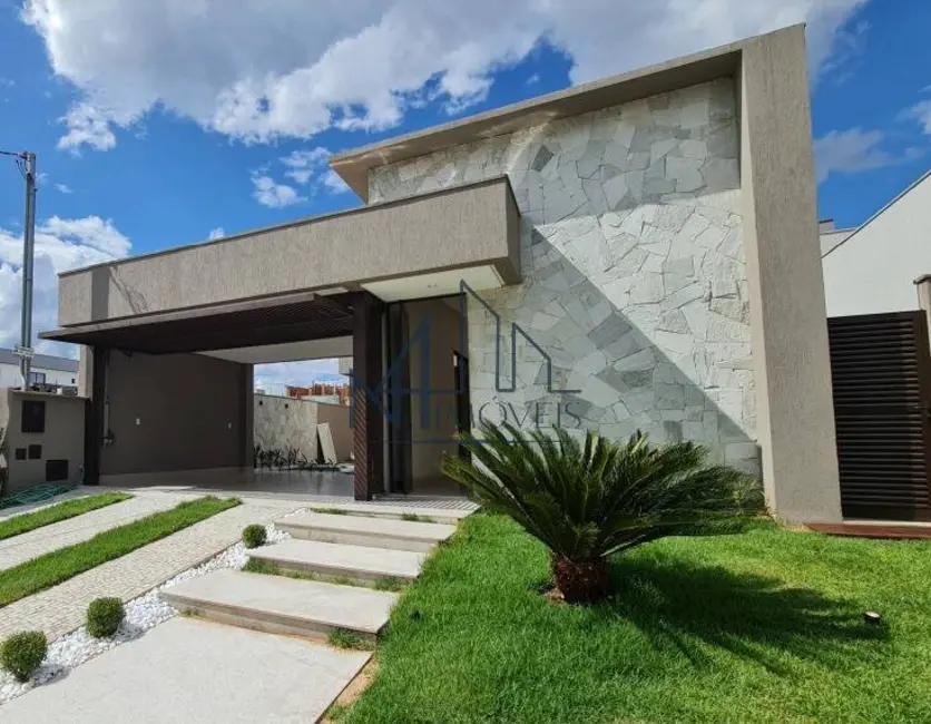Casa com 3 quartos à venda, 300m2 em Jardins Nápoles, Senador Canedo - GO - imagem 1 Foto 1 de Casa com 3 quartos à venda, 300m2 em Jardins Nápoles, Senador Canedo - GO