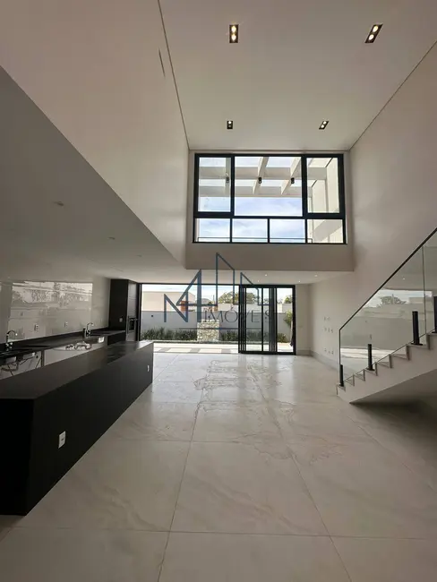 Sobrado com 4 quartos à venda, 375m2 em Jardins Nápoles, Senador Canedo - GO - imagem 4 Foto 4 de Sobrado com 4 quartos à venda, 375m2 em Jardins Nápoles, Senador Canedo - GO