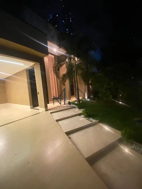 Casa com 3 quartos à venda, 525m2 em Vila Rosa, Goiania - GO - imagem 1 Foto 1 de Casa com 3 quartos à venda, 525m2 em Vila Rosa, Goiania - GO