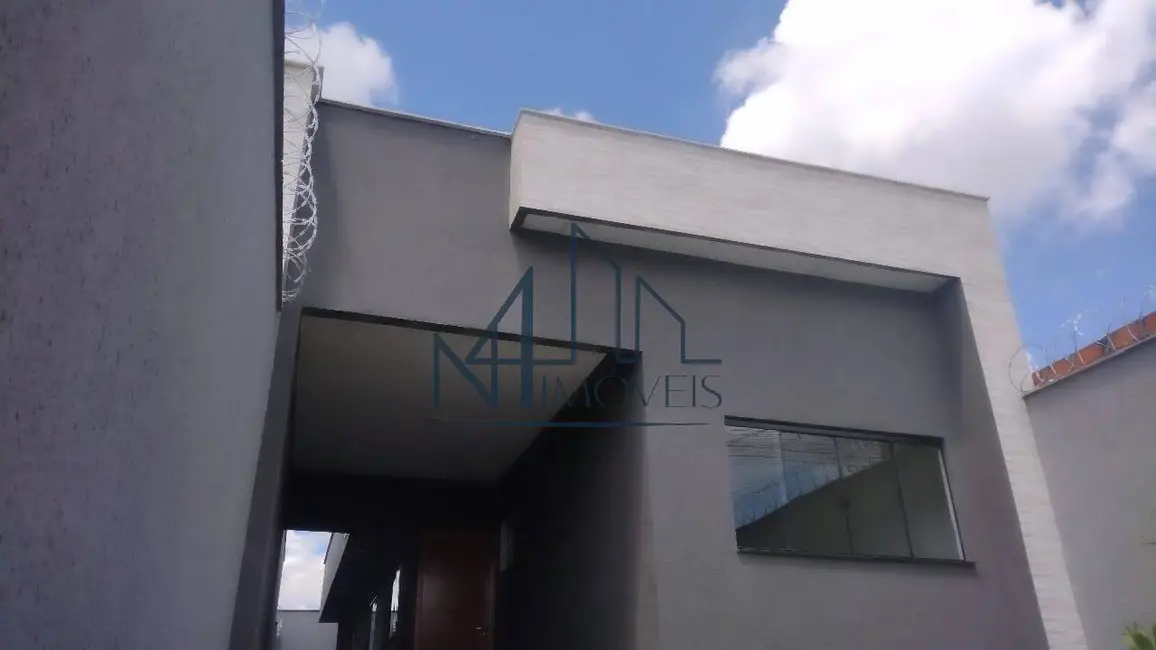 Casa com 3 quartos à venda, 180m2 em Setor Garavelo, Aparecida De Goiania - GO - imagem 2 Foto 2 de Casa com 3 quartos à venda, 180m2 em Setor Garavelo, Aparecida De Goiania - GO