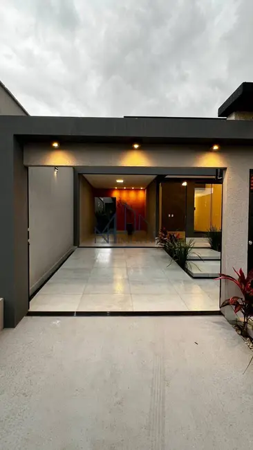 Casa com 3 quartos à venda, 220m2 em Vila Oliveira, Aparecida De Goiania - GO - imagem 3 Foto 3 de Casa com 3 quartos à venda, 220m2 em Vila Oliveira, Aparecida De Goiania - GO